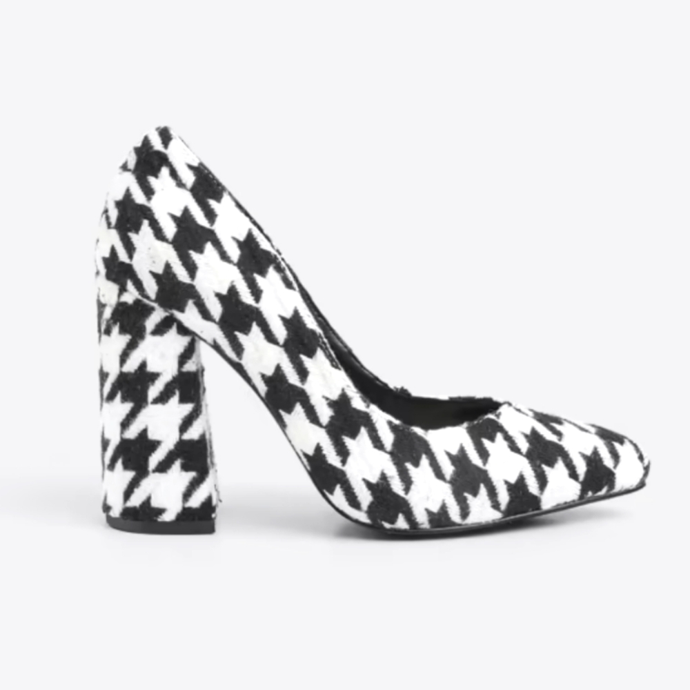 🖤2 Pairs of heels🖤